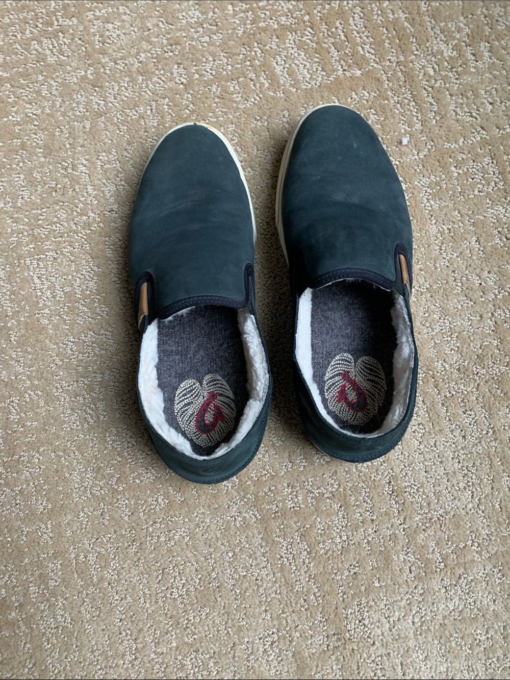 OluKai Women's Slip-On Flats black with Cream Lining